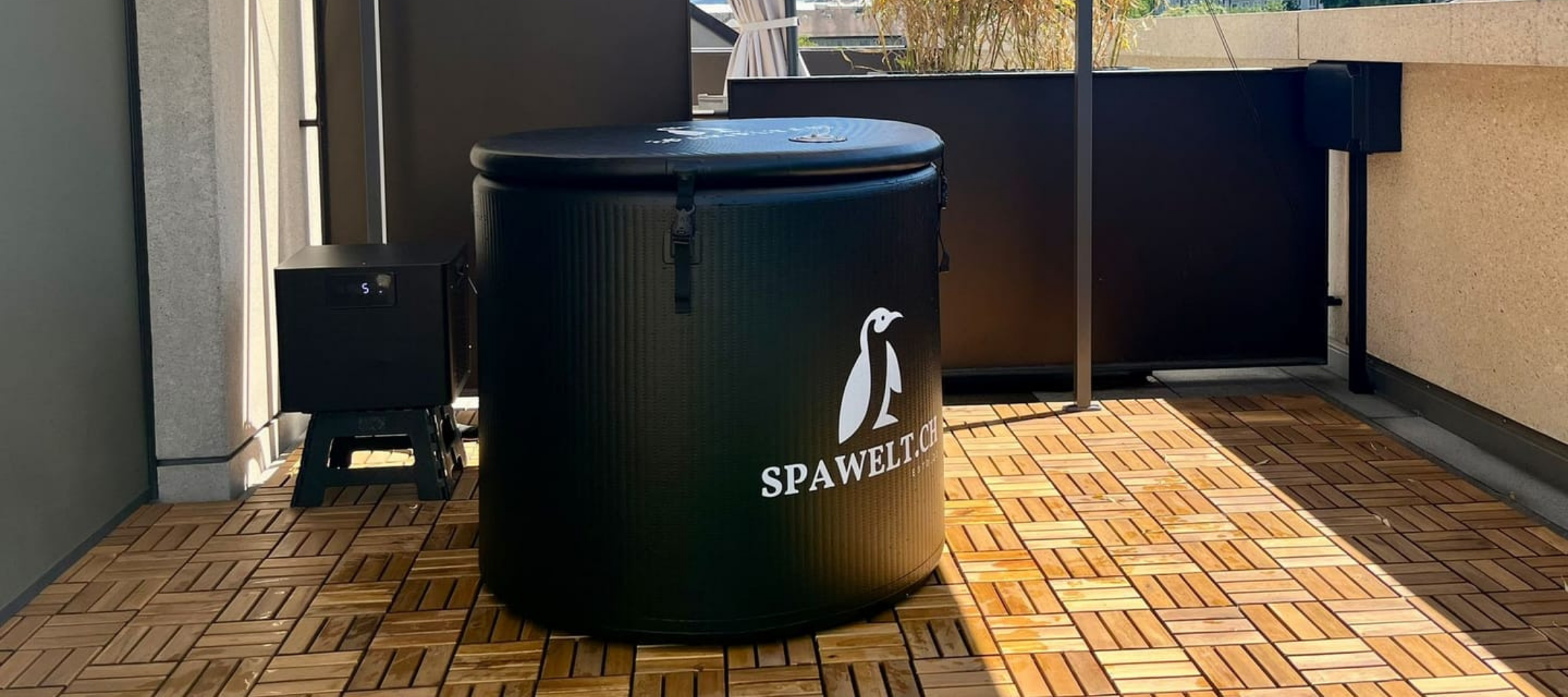 Eisbad, Kältetherapie - Unsere Eisbäder sind ideal für Sportler/innen und Menschen, die Wellness lieben. Durch Eis-baden gewinnen Sie neuen Fokus für den Alltag und verbessern Ihre Gesundheit. Starte deinen Eisbad-Lifestyle jetzt!