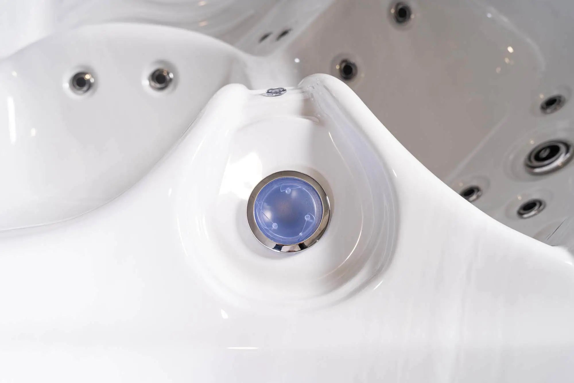 Outdoor Whirlpool, Jacuzzi, Hot Tub schwarz / weiss Imperia USA