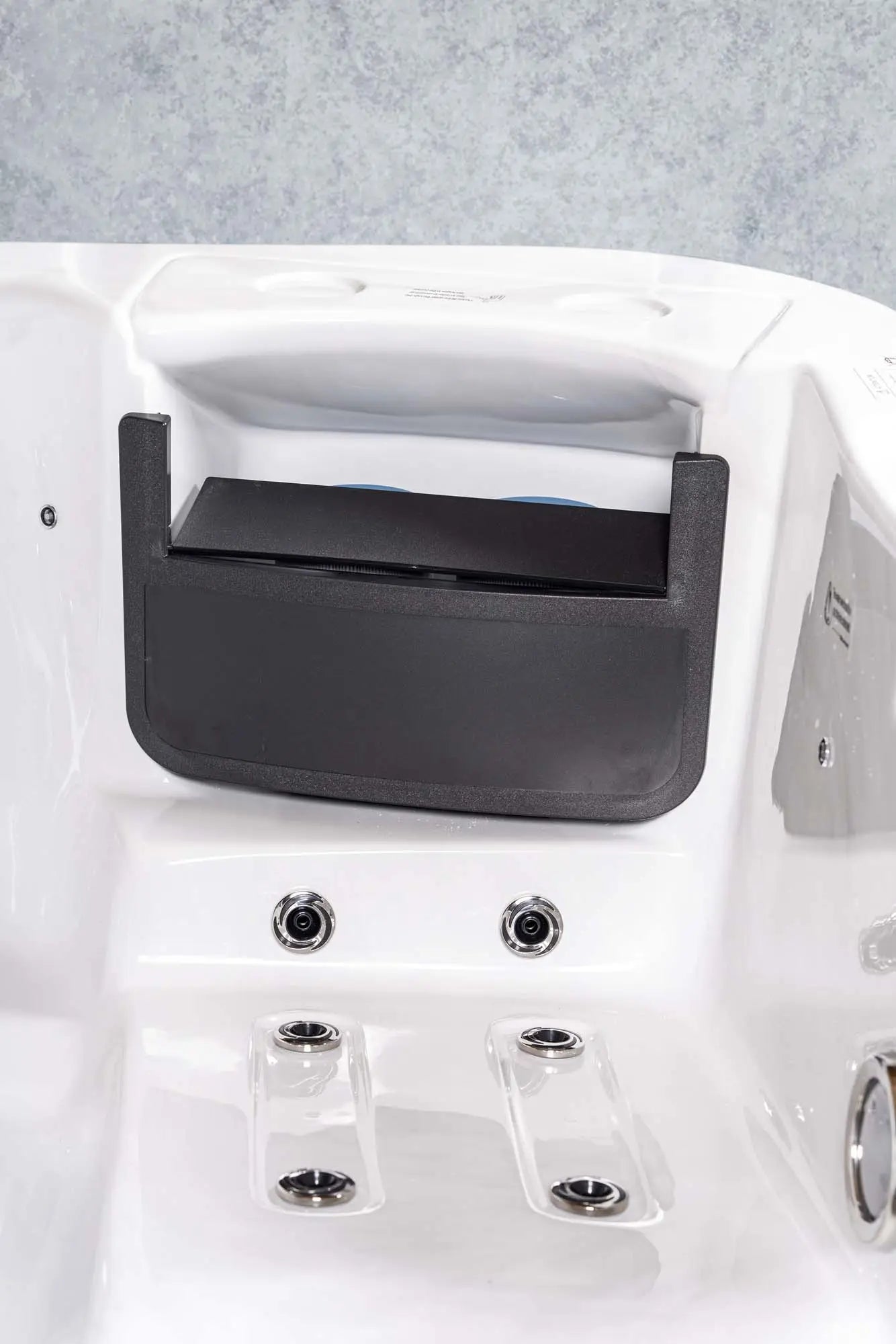 Outdoor Whirlpool, Jacuzzi schwarz / weiss Milano USA