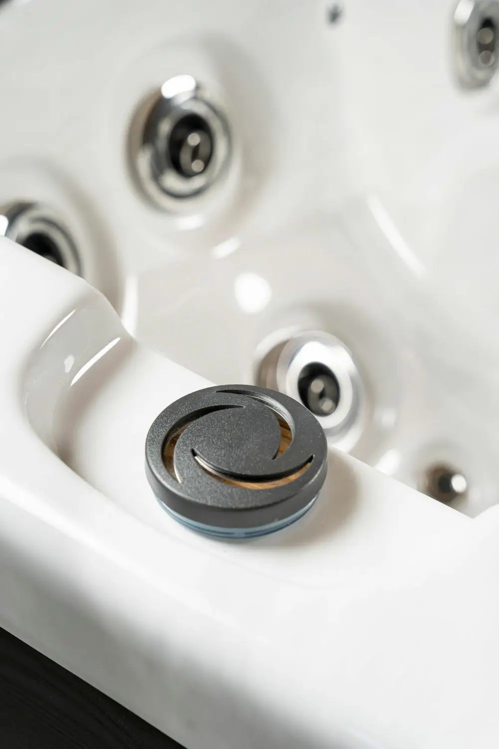 Outdoor Whirlpool, Jacuzzi, Hot Tub schwarz / weiss Roma USA