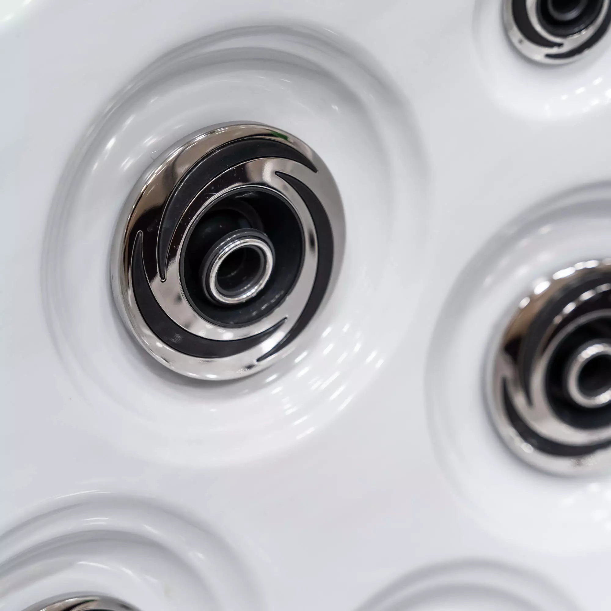 Outdoor Whirlpool, Jacuzzi schwarz/weiss Torina USA