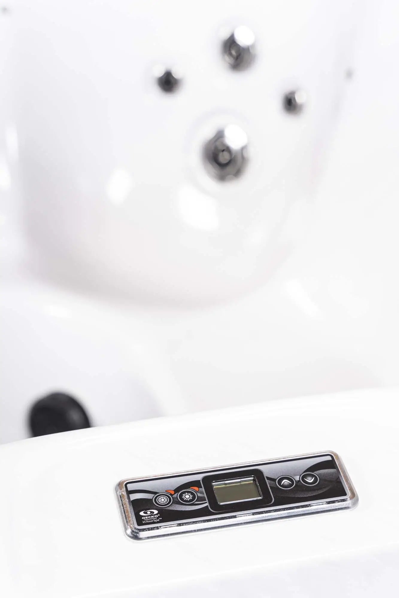 Outdoor Whirlpool, Jacuzzi schwarz / weiss Milano USA