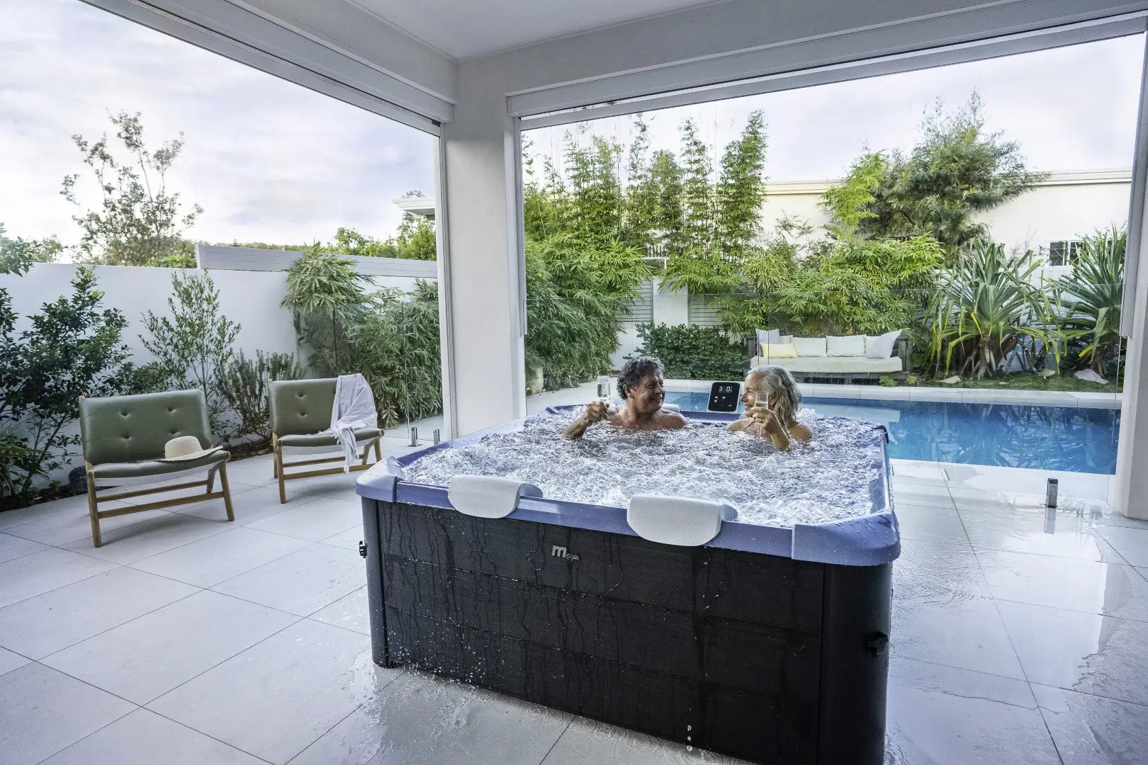 Mspa Whirlpool Oslo App Steuerung LED 2025 Sapphire 160x160cm