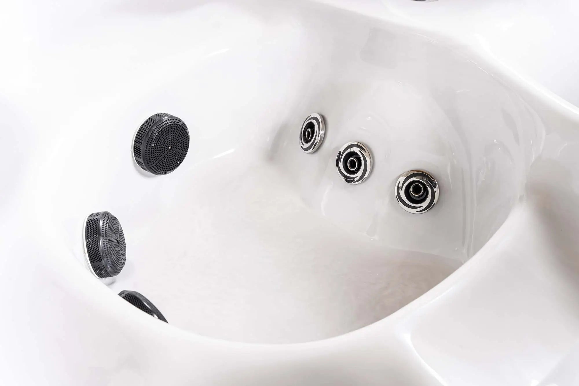 Outdoor Whirlpool, Jacuzzi schwarz / weiss Milano USA