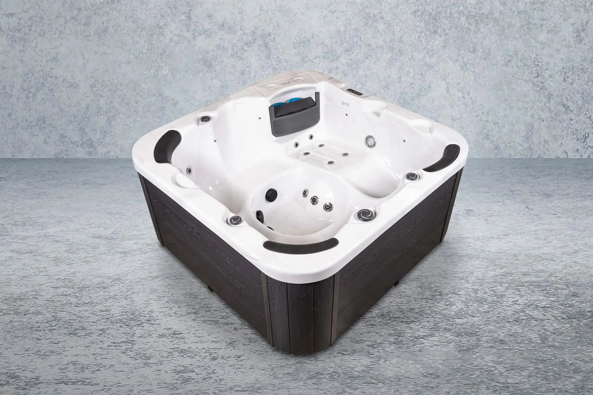 Outdoor Whirlpool, Jacuzzi schwarz / weiss Milano USA